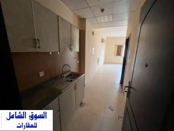 أجمل الاستوديوهات وأقل الأسعار  الروضة 3: استوديو بمساحة كبيرة على شارع السلام. السعر: 18000 درهم ...