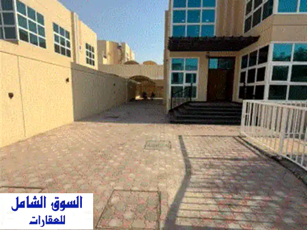 فيلا للإيجار السنوي  البراشي، الشارقة. فيلا...