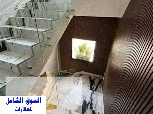 فيلا للبيع في قلب التجمع الخامس جنب الجامعه الامريكيه ٤ غرف نوم ماستر