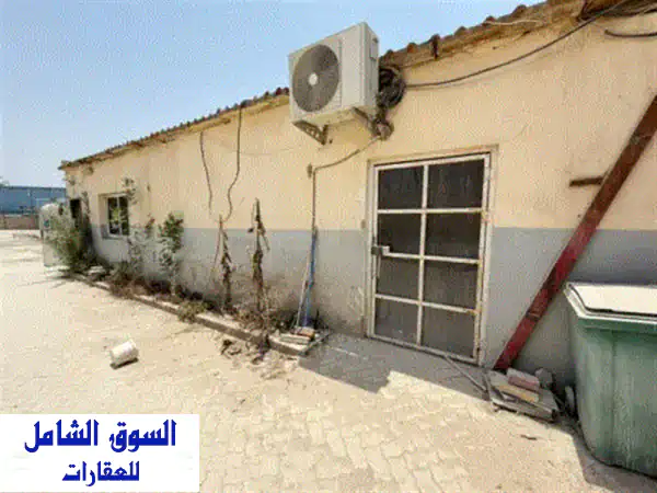 حوش للإيجار السنوي في الصناعية 5، الشارقة، بمساحة 15000 قدم مربع، مع سكن عمال ومكتب ومرافق متكاملة. ...