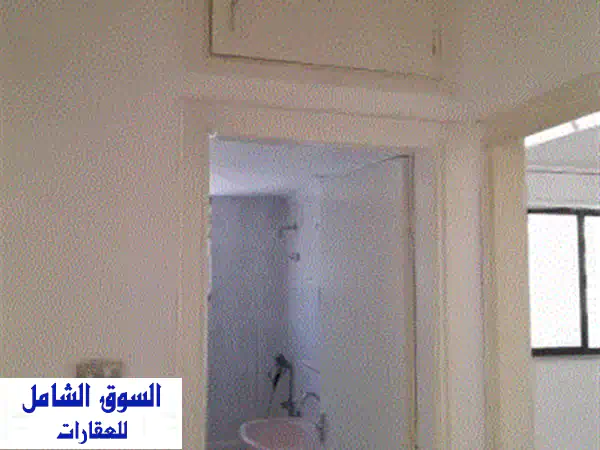 شقة للبيع في جبل الحسين قرب مستشفى الاستقلال: 3...