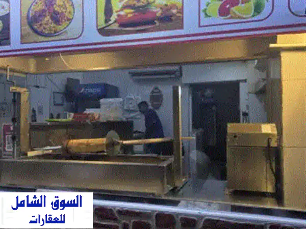 مطعم مشاوي ومعجبنات في منطقة أم الحصم، جاهز بالكامل، مع امكانية تحويل الموظفين