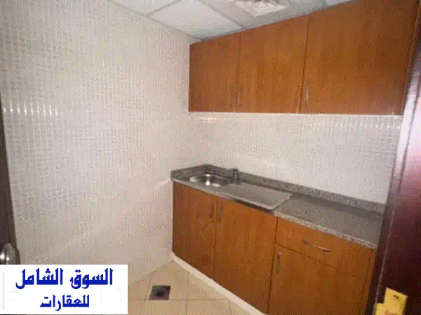 مكتب للإيجار السنوي مساحة تقريبية 850 قدم مربع تكييف مجاني مساحة مناسبة للأعمال والشركات موقع مميز ...