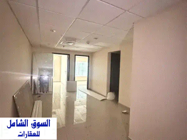 مكتب للإيجار السنوي مساحة تقريبية 850 قدم مربع...