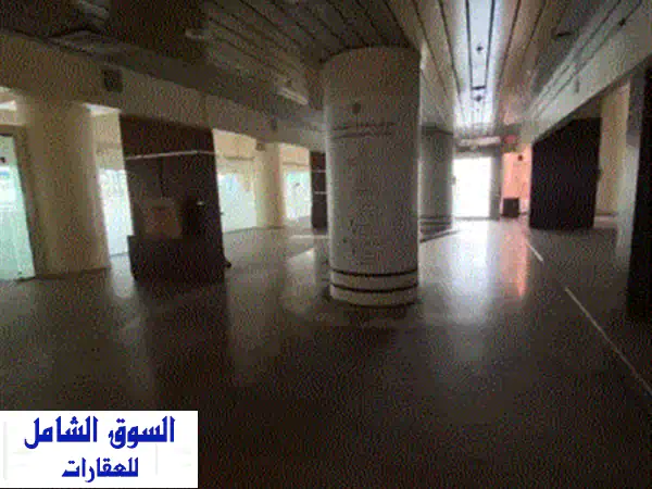 معرض للإيجار في المجاز 1 على الشارع الرئيسي، المساحة 6000 قدم مربع، التأمين 10  شيك يصرف، الدفعات ...