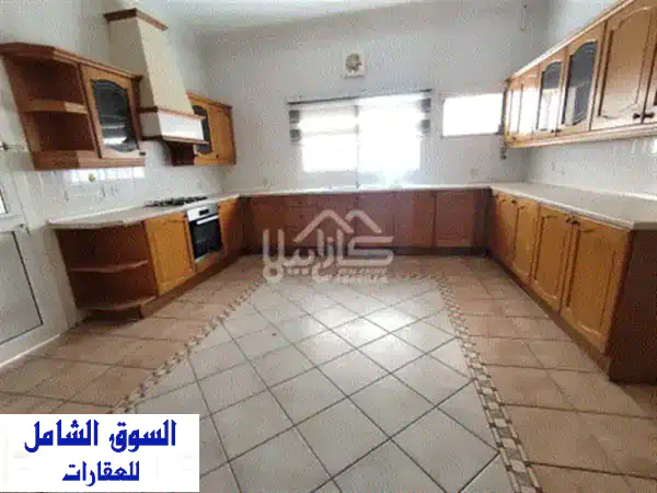 بيت للإيجار في الحد، موقع ممتاز وقريب من جميع الخدمات. المواصفات: 4 غرف نوم، صالة، مطبخ، 4 حمامات، ...