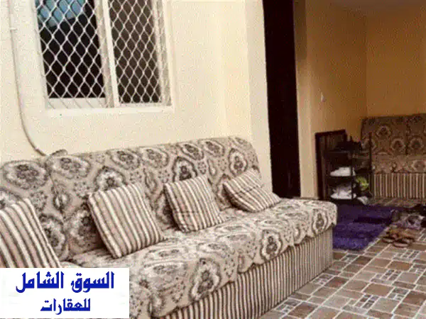 للبيع بيت الشعبي من مالك الشارقة الغافية مقابل مسجد قريب من جميع خدمات 4 غرف 4 حمامات حوش كراج ...