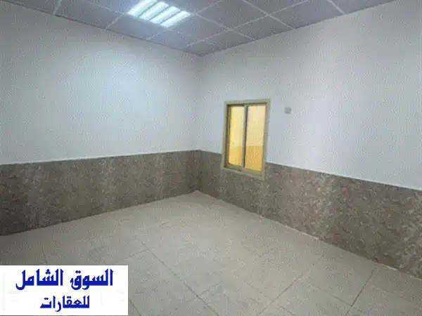 عرض مميز للإيجار في الفلية  رأس الخيمة بيت عائلي مكون من غرفتين وصالة صغيرة وحمام واحد مع حوش خاص، ...