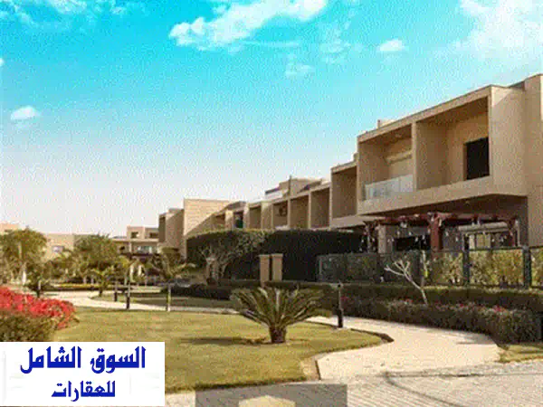 عاين فورا تاون هاوس استلام فوري امام سوان ليك حسن علام و بجانب جدار وبالم  هيلز