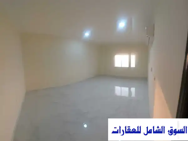 شهر مجاني للإيجار شقق بعمارة بالنجمة غير مفروشة 2 غرفة وصالة في نجمة الدوحة
