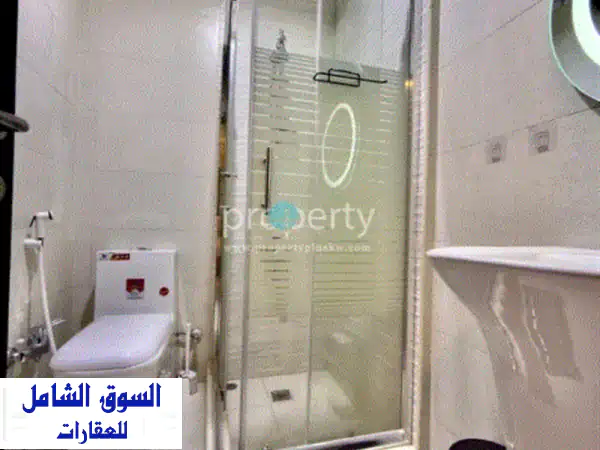 شقة مفروشة بثلاث غرف نوم للإيجار في السالمية، مدينة الكويت. مفروشة بالكامل، غرفة معيشة واسعة بأثاث ...