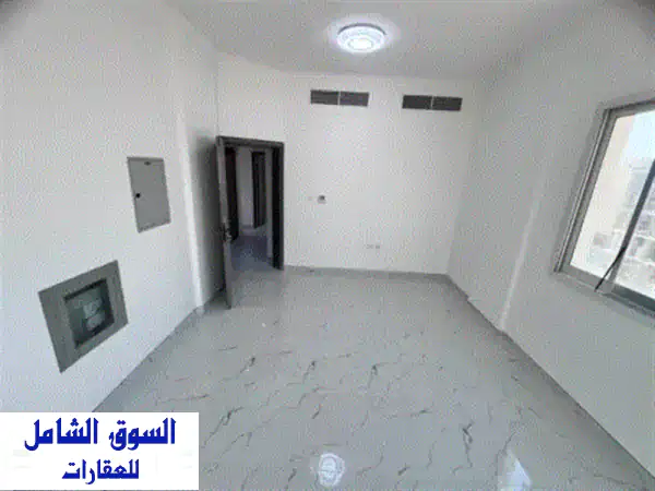 بناية جديدة أول ساكن في العالية، قريب من البيت المتوحد. غرفة وصالة بتشطيبات حديثة، صالة منفصلة بباب ...