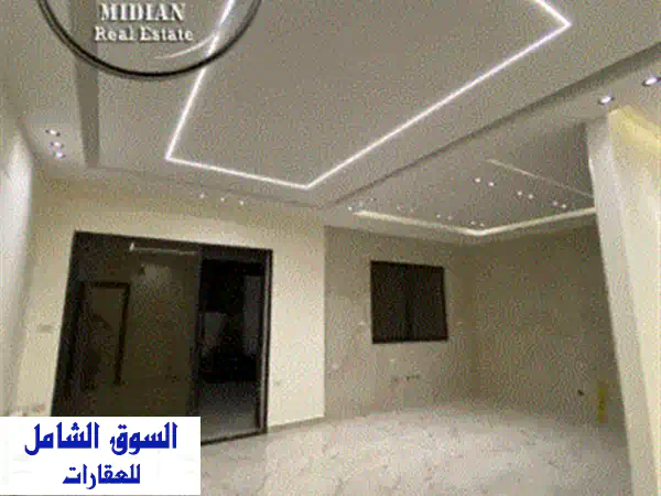 امتلك الرفاهية بالظهير: دوبلكس فاخر 200م مع رووف 125م وإطلالة ساحرة - تشطيب سوبر ديلوكس - جديد #9260