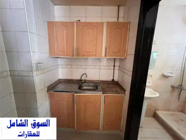 استوديو مع مطبخ منفصل في منطقة القليعة مساحة كبيرة مع تشطيب كامل وصيانة على المالك طوال فترة ...