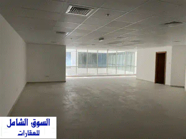 مكتب للإيجار المساحة 1500 قدم، مع موقف سيارات،...