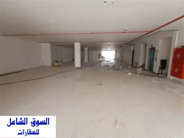 فرصتك الذهبية: مول تجاري فخم للإيجار السنوي...
