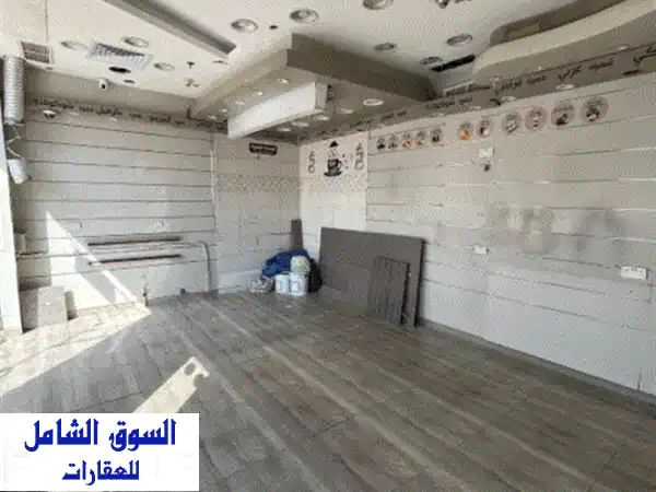 محل تجاري للإيجار في حولي. بموقع مميز جدا، مدخل ومخرج سهل، المساحة 24 متر، واجهة أمامية على شارع ...