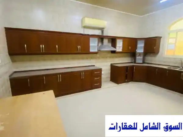 فيلا دوبلكس فاخرة للإيجار بالعين، المقام | 5 غرف نوم، شامل مياه وكهرباء، قرب لولو