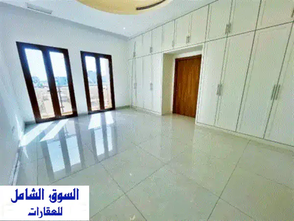 فيلا للإيجار في المسيلة، الكويت. فيلا واسعة مكونة من 4 غرف نوم، تضم غرفتي معيشة، غرفة طعام، 4 غرف ...
