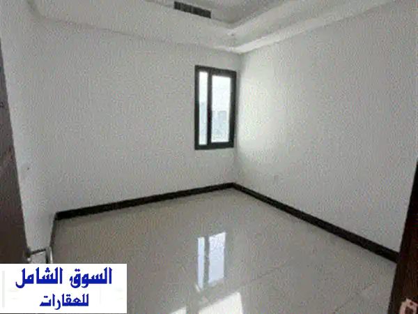 للإيجار شقة في مجمع أراك الراقي في صباح السالم، يضم المجمع استقبالًا وحمامات سباحة ومحلات تجارية. ...