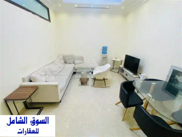 شقة مفروشة للإيجار الشهري في الروضة عجمان. غرفتين وصالة مفروشة بالكامل تضم 2 حمام وبلكونه ومطبخ ... 4