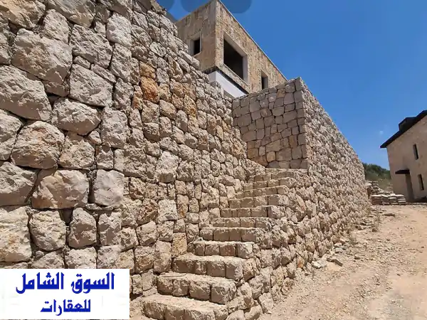 فيلا فاخرة للبيع في عشقوت، كسروان: 220 م² بإطلالة...