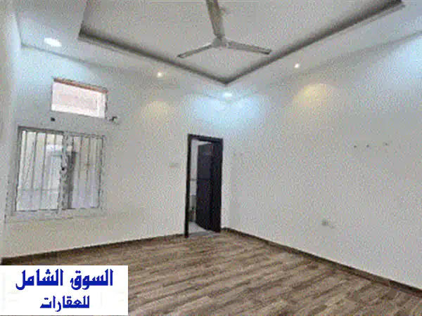 البحرين  الحد / شقة كبيرة للإيجار. تتكون من 3 غرف نوم وصالة ومطبخ و3 حمامات. السعر: 240 دينار. ... 2