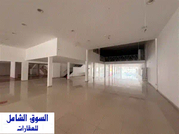 معرض في الصناعية 4 على الشارع العام مباشرة، مساحة 34,000 قدم، تشطيب مودرن وعصري. يحتوي على مكاتب + ...