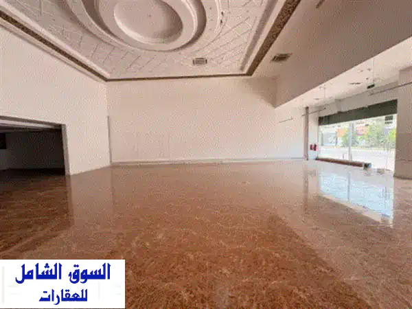 معرض في الصناعية 4 على الشارع العام مباشرة، مساحة...