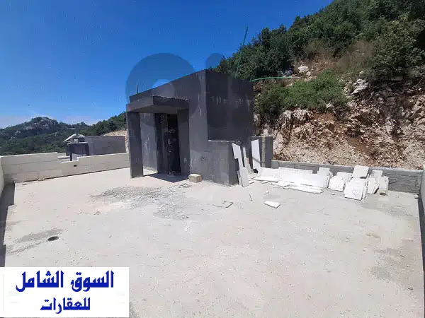 فيلا فاخرة للبيع في عشقوت، كسروان: 220 م² بإطلالة جبلية بانورامية ساحرة!