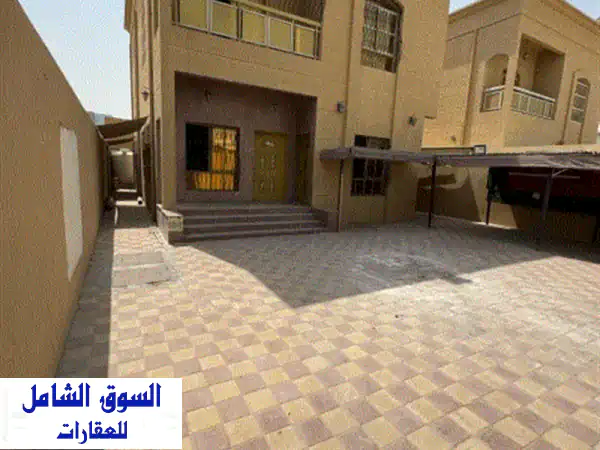 للإيجار فيلا دورين في منطقة المويهات. الطابق العلوي: 3 غرف نوم ماستر. الطابق السفلي: غرفة نوم + ...