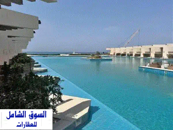 شاليه استلام فوري دبل فيو على البحر والاجون تشطيب بالمطبخ والتكيفات فى دايركشن وايت سورفى سور مع جون سوديك و كالي كوست راس الحكمهDirection White 3