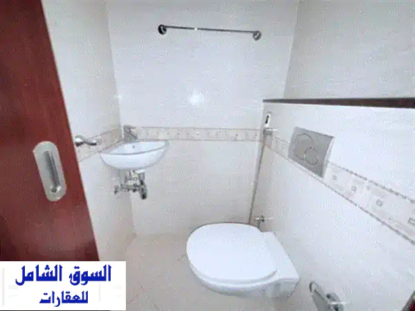 شقة فاخرة للإيجار في الشارقة - المجاز 1 | 2BHK + خادمة | مسبح وجيم مجاني | دفعات ميسرة!