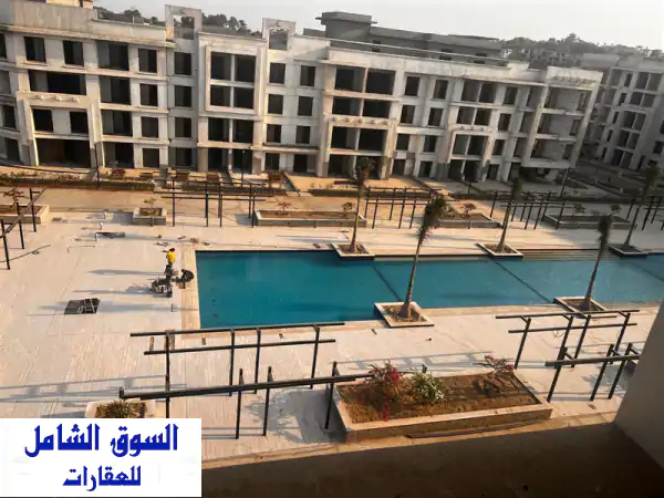 دوبلكس للبيع في كامبوند نيوم بيراميدز