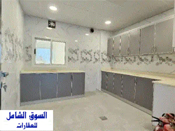 البحرين  الحد. شقة جديدة للبيع. نظام عربي. مع المكيفات. تتكون من مجلس مستقل وصالة مستقلة و4 غرف ... 4