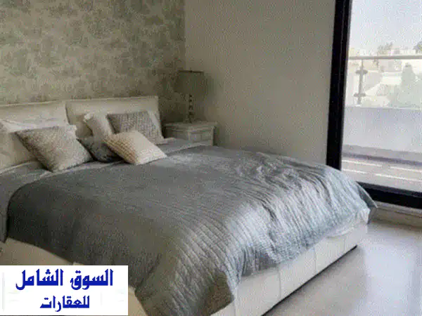 فرصة ذهبية بالجنبية! شقة عصرية راقية للبيع، 4 غرف نوم، نصف مفروشة مع مواقف ومصعد