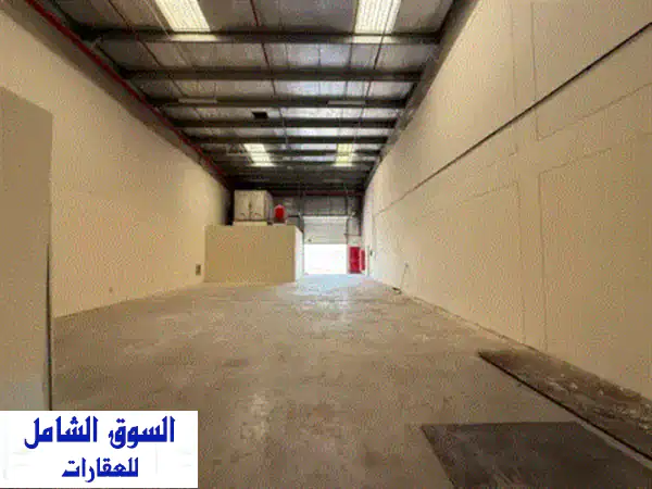 مستودع مميز للإيجار بالمنطقة الصناعية 18 | 2000 قدم مربع | موقع استراتيجي لأعمالك 3