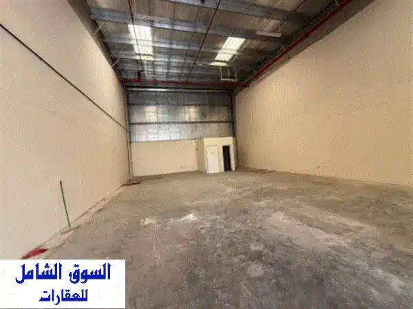 مستودع مميز للإيجار بالمنطقة الصناعية 18 | 2000 قدم مربع | موقع استراتيجي لأعمالك