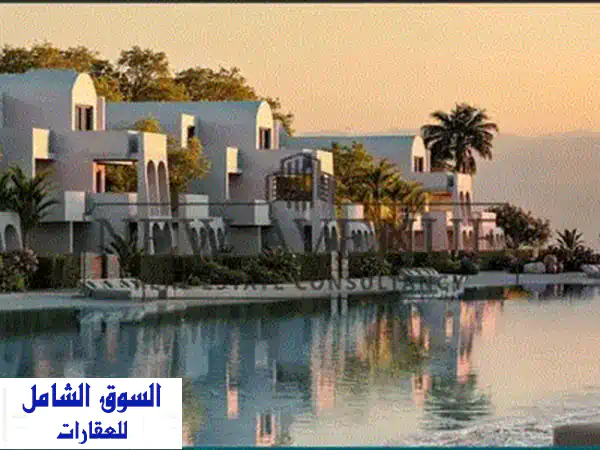 تاون هاوس بإطلالة مباشرة على البحر والمارينا + تصميم كورنر بحديقة واسعة  بمقدم 5  والمتبقي على  اقساط في سولت الساحل الشمالي شركة مصر للتطوير العقاري 4