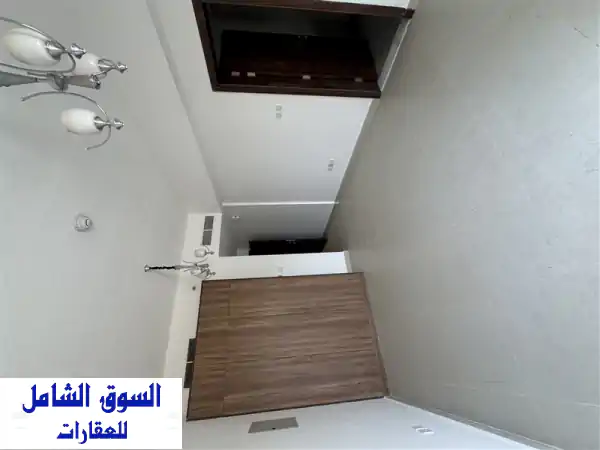 استيديو في عجمان بمطبخ منفصل وبلكونه وبجانب شارع...