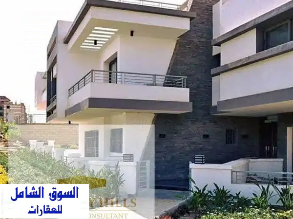 للبيع توين هاوس متشطبه و فوري في تاج سيتي ب 100 الف...