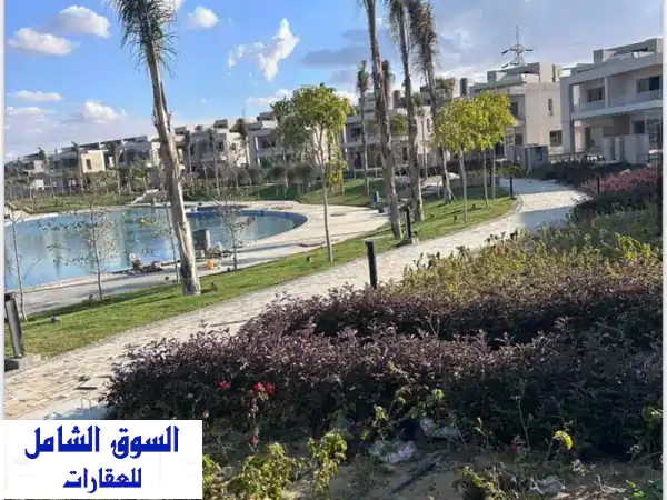 للبيع بخصم علي الكاش فيلا 305 م بروف في كمبوند...