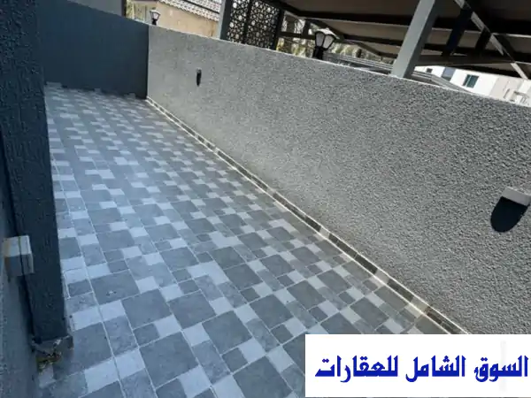للإيجار دور ارضي بيان مع حوش كبير 3 غرف ماستر في حولي