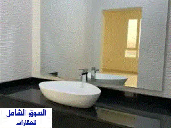 دور للإيجار في منطقة السلام، الطابق الثاني، ويوجد مصعد. يتكوّن من صالة مع حمام ومغسلة للضيوف، وأربع ...