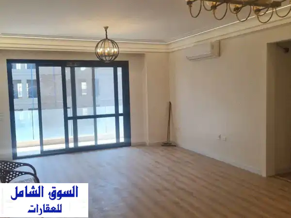 شقه للبيع في كمبوند الباتيو اورو متشطبه بالمطبخ والتكييفات بسعر مميز جدا