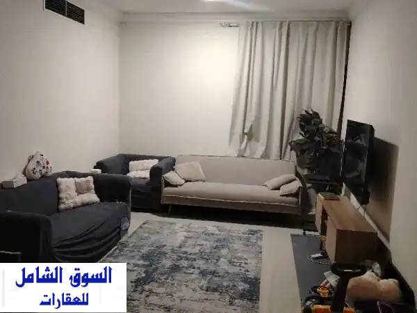 سكن عائلي غرفة وصالة مفروشة للإيجار بسعر مميز ببناية على شارع رئيسي بمنطقة البوطينة في الشارقة شامل ...