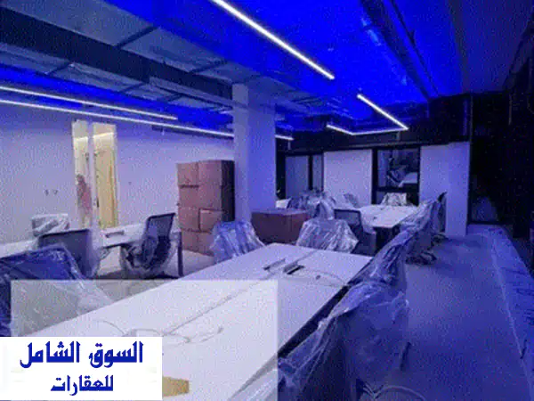 مبني إداري جاهز 800 م في التسعين التجمع الخامس متشطب وبالفرش بسعر مميز