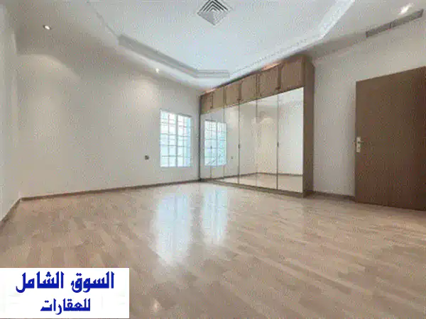 فيلا غير مفروشة مميزة في الجابرية، الكويت  5 غرف نوم، 5 حمامات، منطقة معيشة وسفرة كبيرة، مطبخان. ...