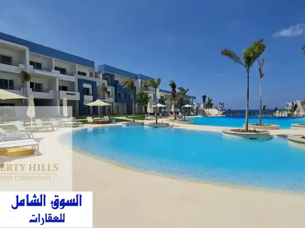 بأقل مقدم علي اطول فتره شاليه متشطب بالتكييفات 3 غرف  في الساحل علي البحر في فوكا باي بجوار ماوتن فيو