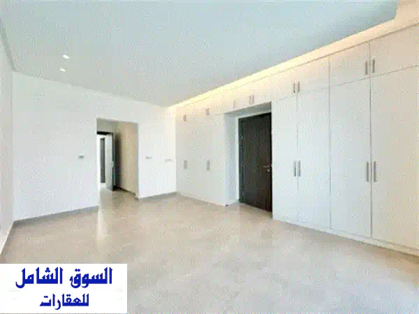 فيلا جديدة بالكامل في مسيلة تحتوي على أربع غرف نوم ماستر، حديقة خاصة، مسبح، ديوانية، مصعد، غرفة ...